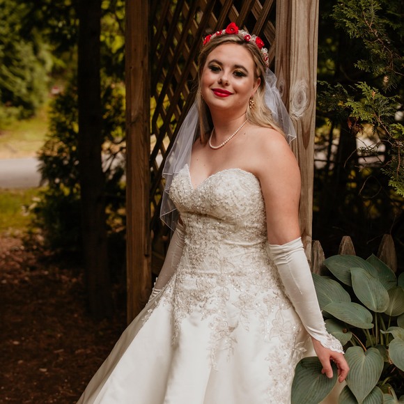 Meet your Posher, Ashley - Picture 1 of 1